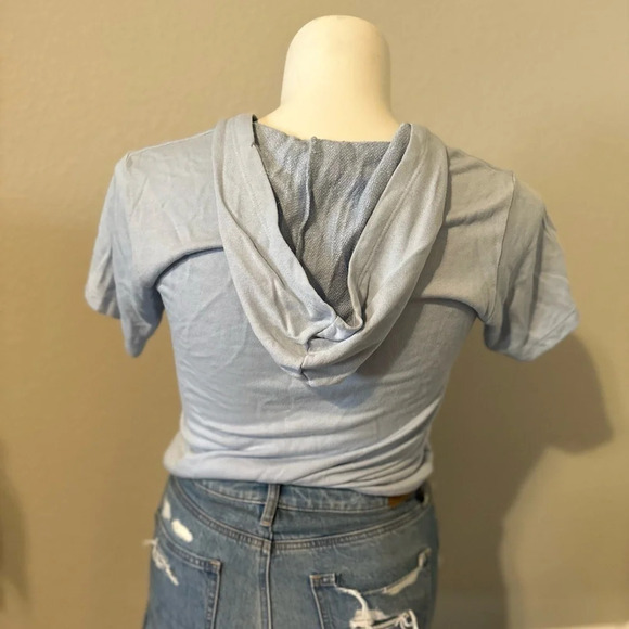 Sky and Sparrow Blue Crop Short Sleeve Hoodie Size M - Picture 2 of 2